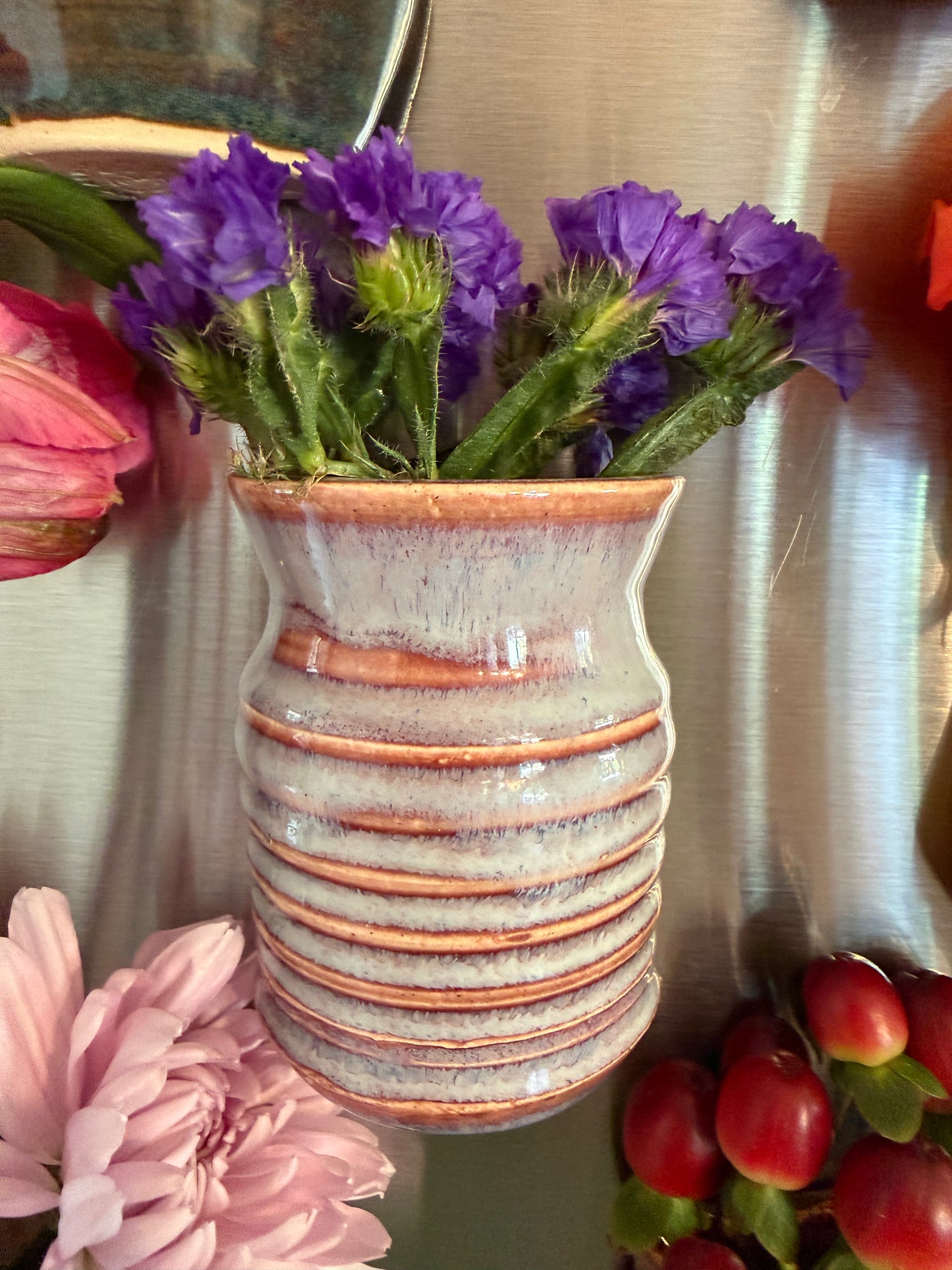 Dusk Light Magnetic Mini Vase - Pink Interior